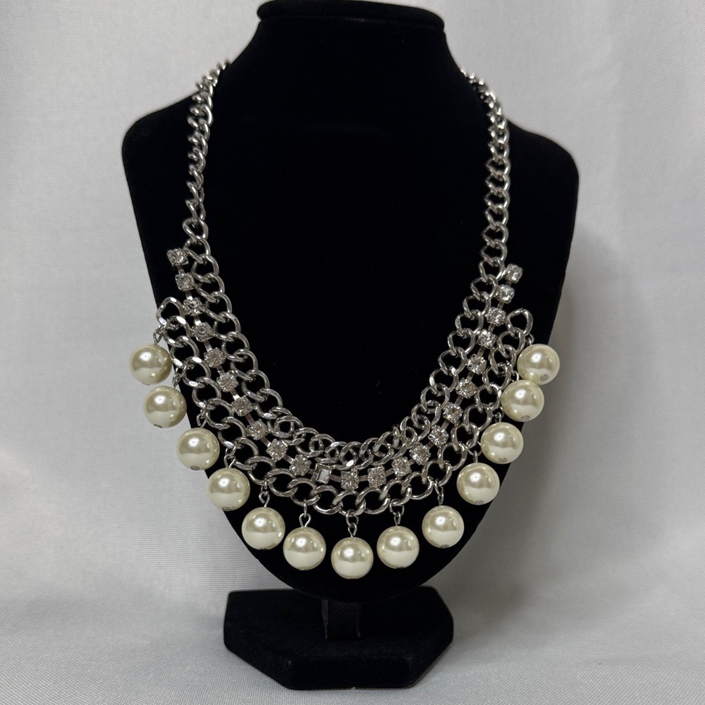 Premier Designs Silver and Pearl Necklace adjustable length -